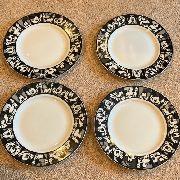 Disney plates Mickey Mouse set of 4 - Picture 2 of 9